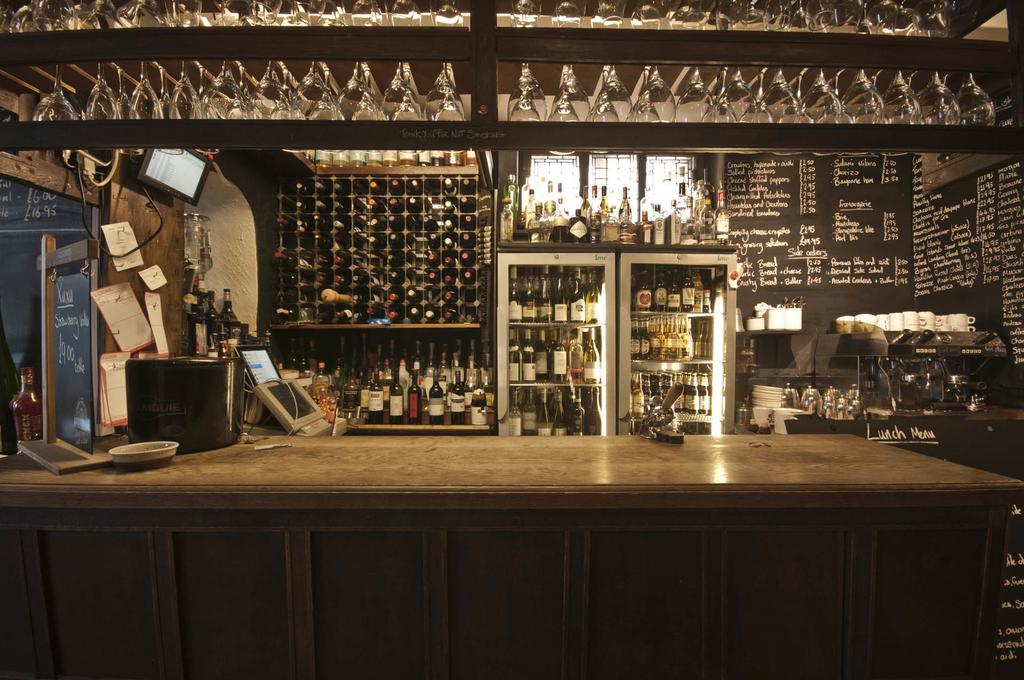 Hotel Gales Wine Bar à Llangollen Extérieur photo