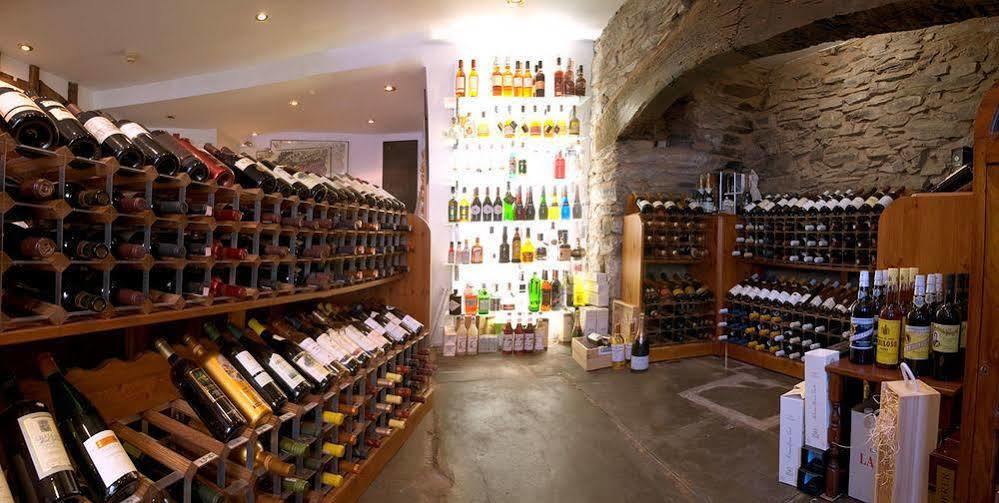 Hotel Gales Wine Bar à Llangollen Extérieur photo